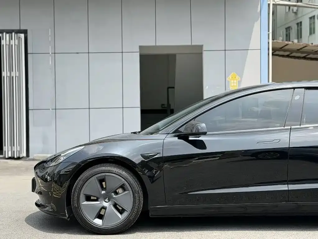 Tesla Model 3 — фото 9
