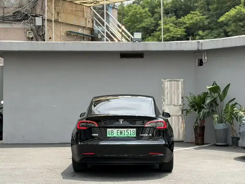 Tesla Model 3 — фото 10