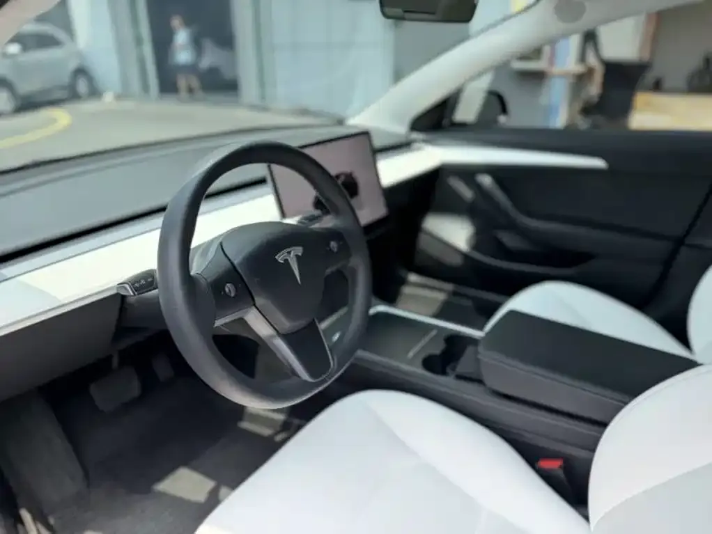 Tesla Model 3 — фото 2