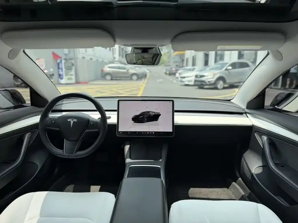 Tesla Model 3 — фото 8