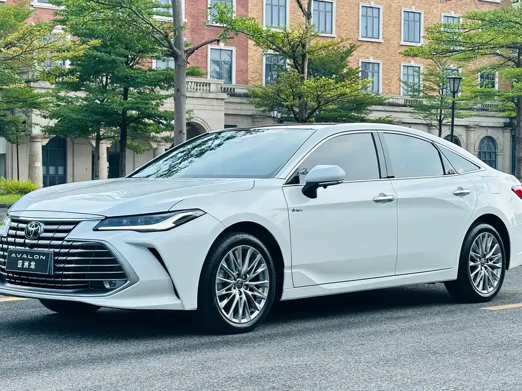 Toyota Avalon — фото 1