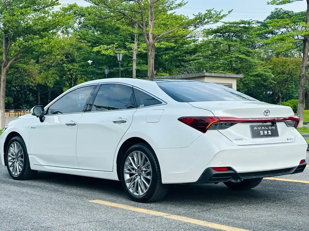 Toyota Avalon — фото 10