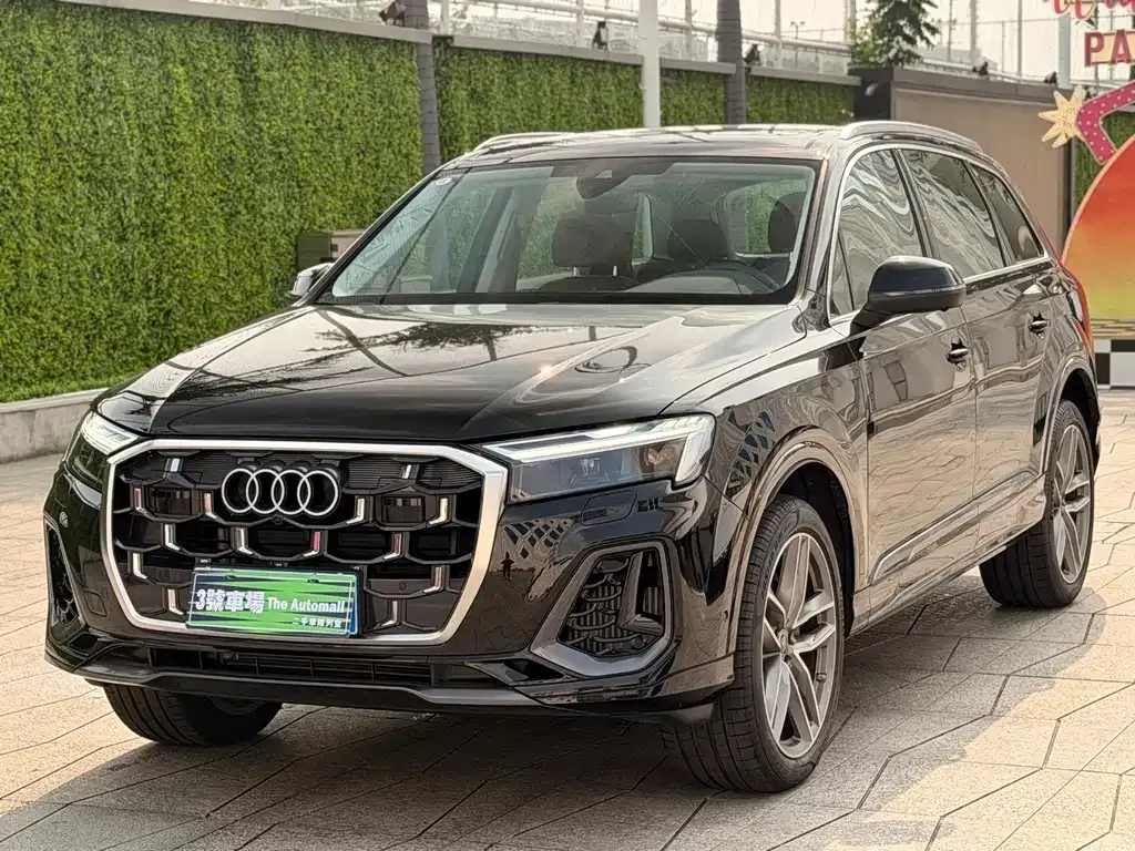 Audi Q7 — фото 1