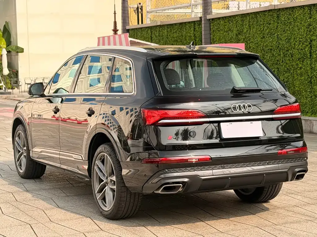 Audi Q7 — фото 10