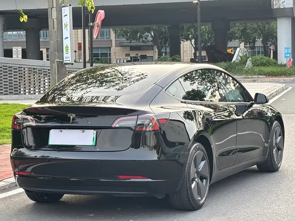 Tesla Model 3 — фото 4