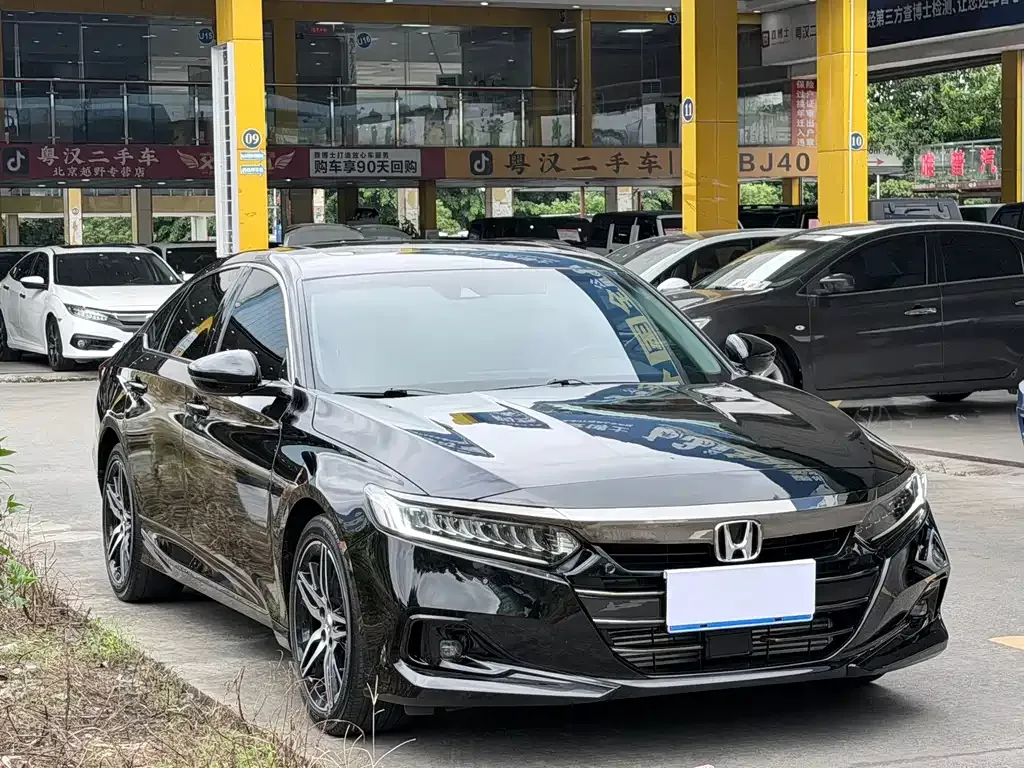 Honda Accord — фото 8
