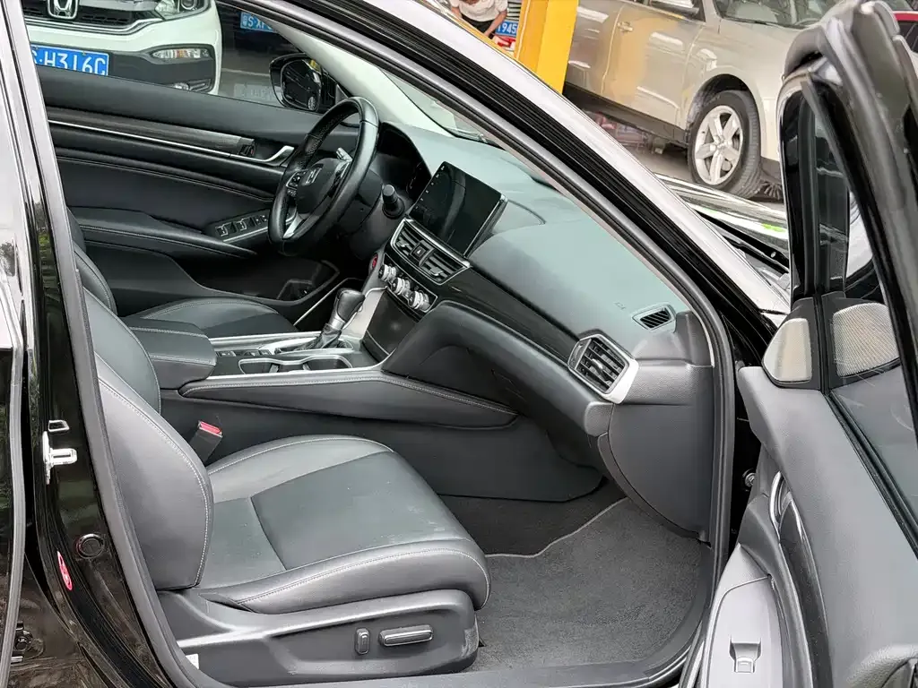 Honda Accord — фото 6