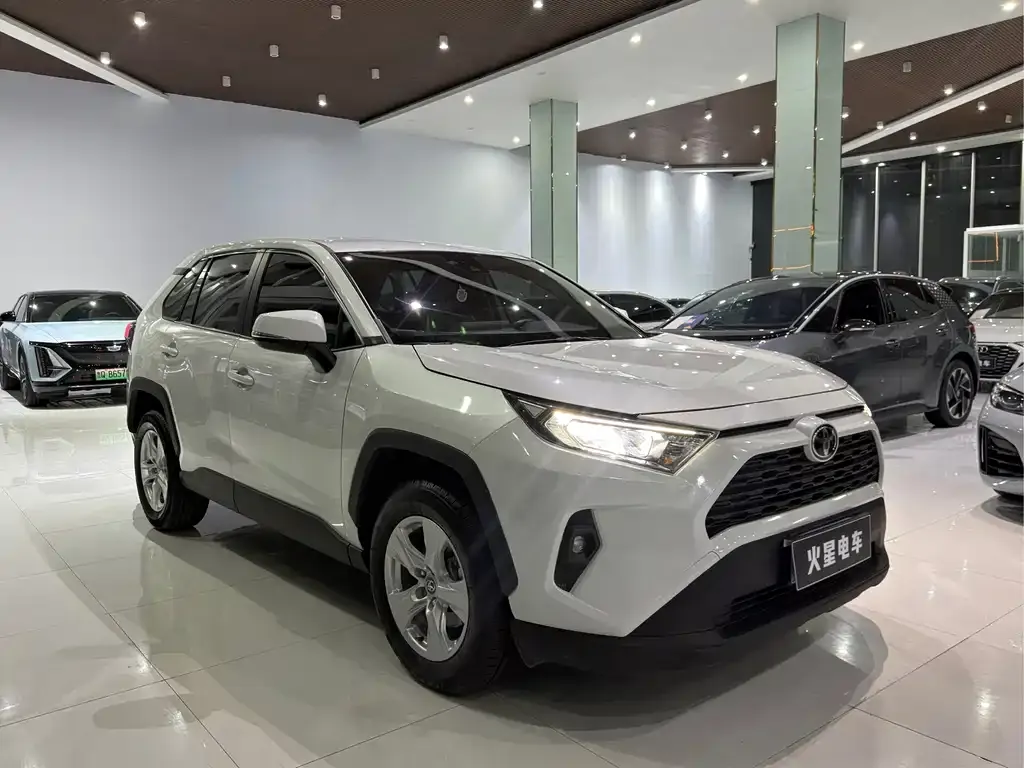 Toyota RAV4 — фото 10