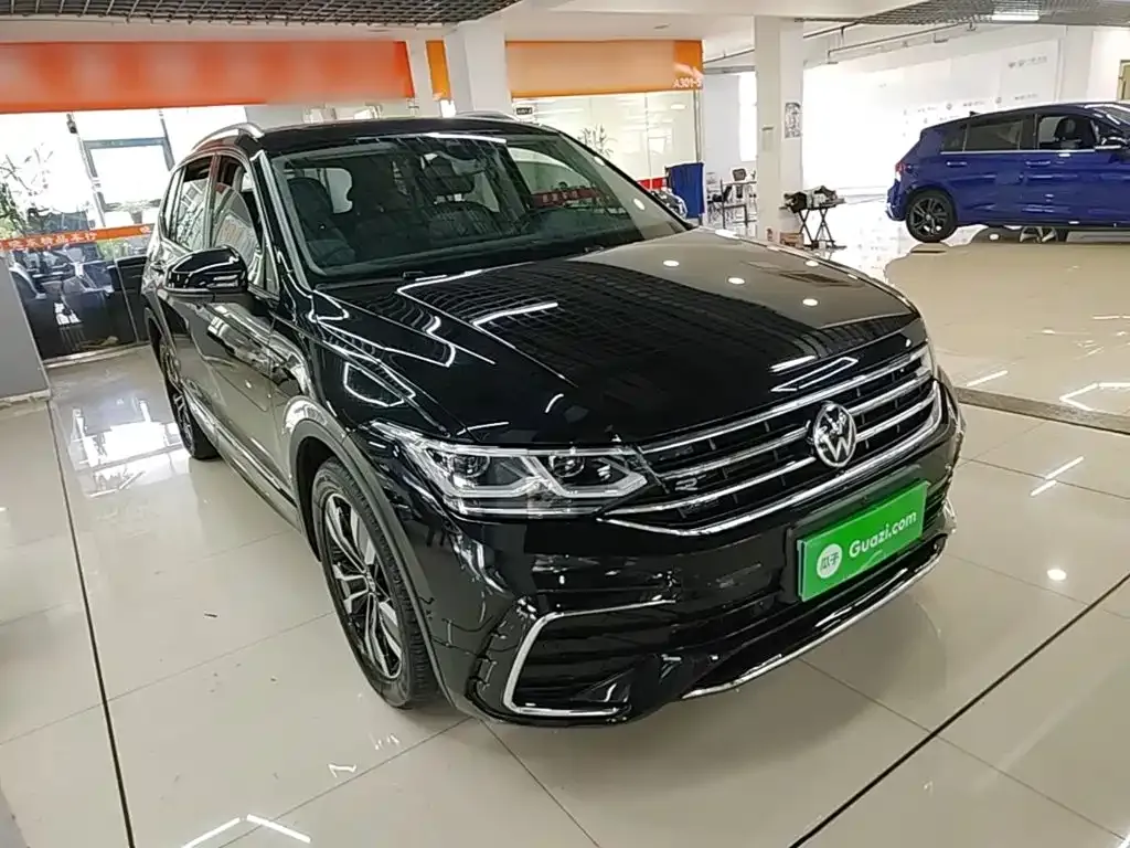 Volkswagen Tiguan L — фото 10