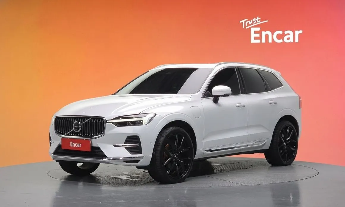 Volvo XC60 — фото 1
