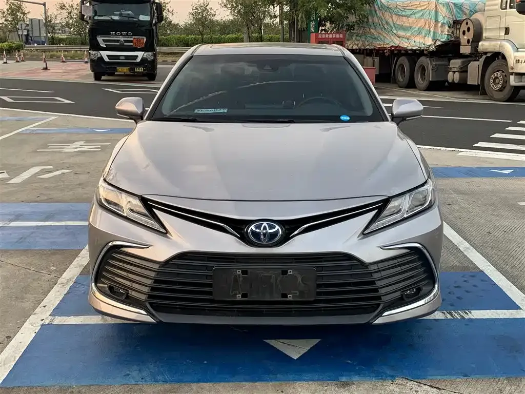 Toyota Camry — фото 5