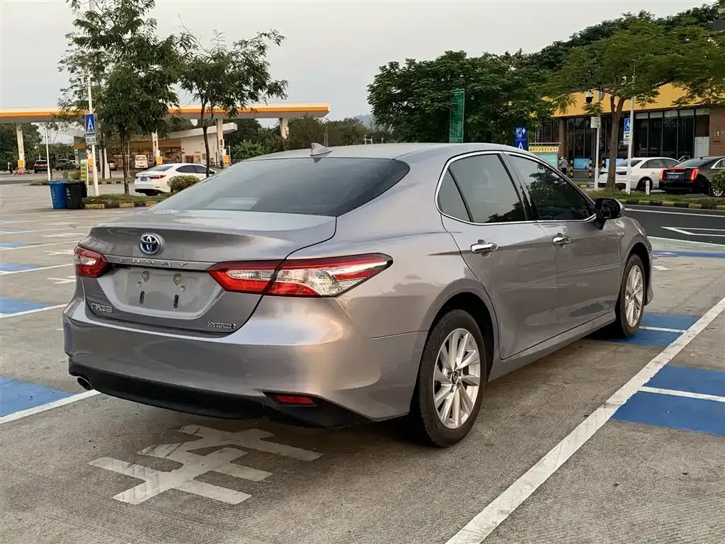 Toyota Camry — фото 4