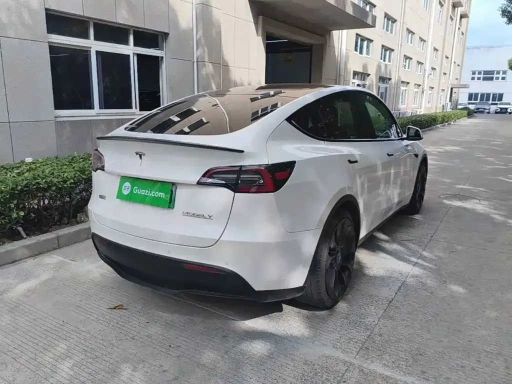Tesla Model Y — фото 4