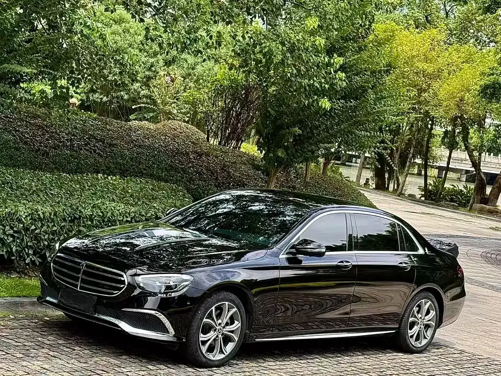 Mercedes-Benz E-Class — фото 1