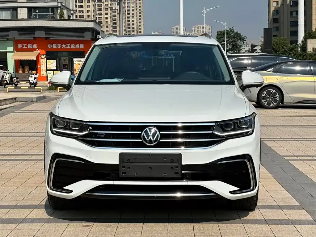 Volkswagen Tiguan L — фото 3
