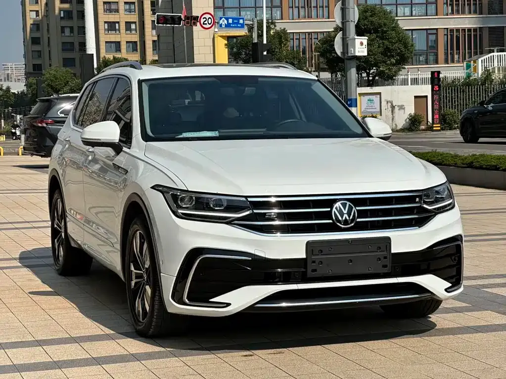 Volkswagen Tiguan L — фото 5
