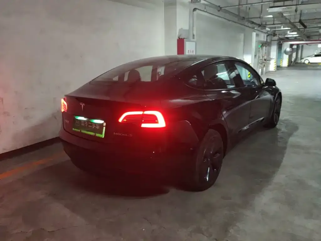 Tesla Model 3 — фото 10