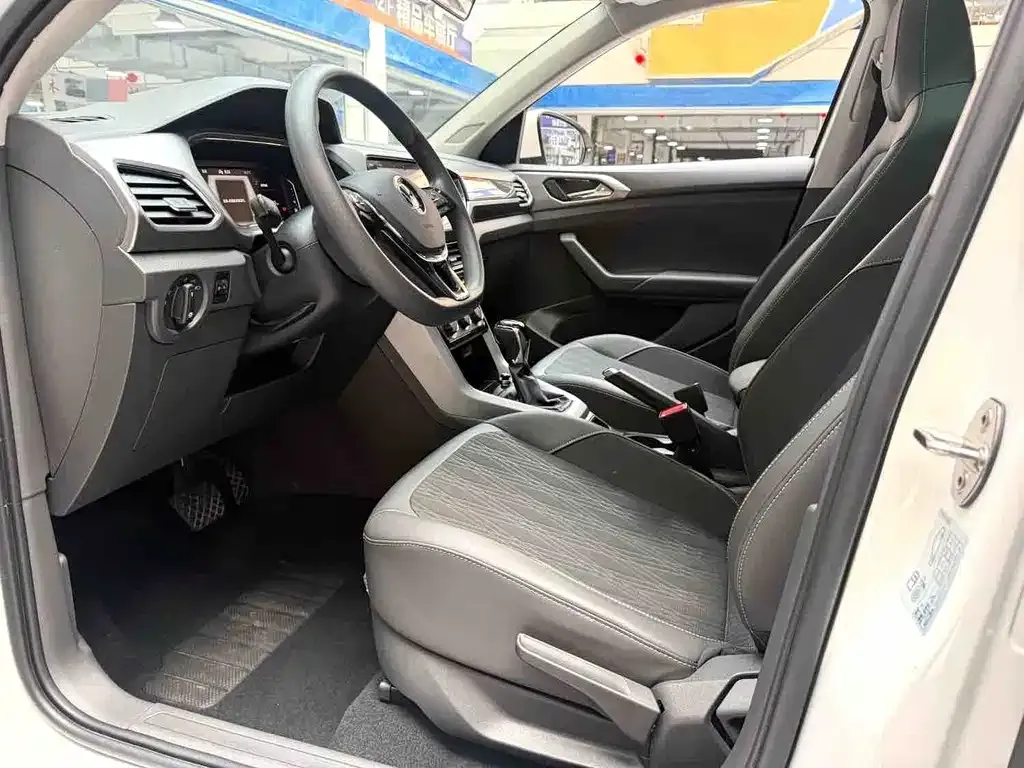 Volkswagen T-Cross — фото 10