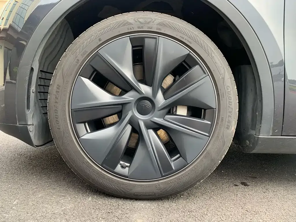 Tesla Model Y — фото 7