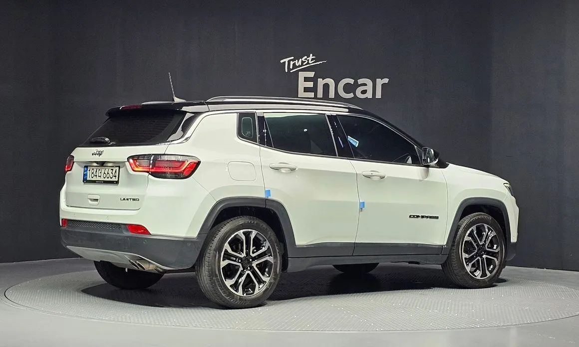 Jeep Compass — фото 8
