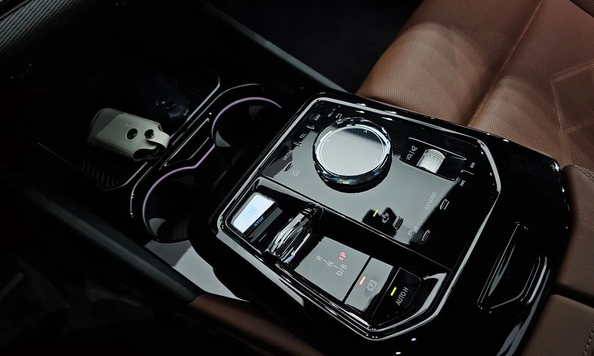 BMW i5 — фото 9
