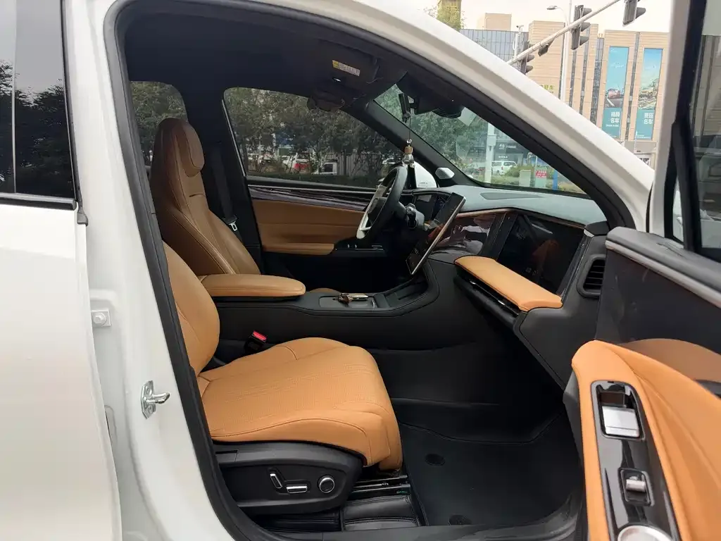 Geely Galaxy L7 — фото 10