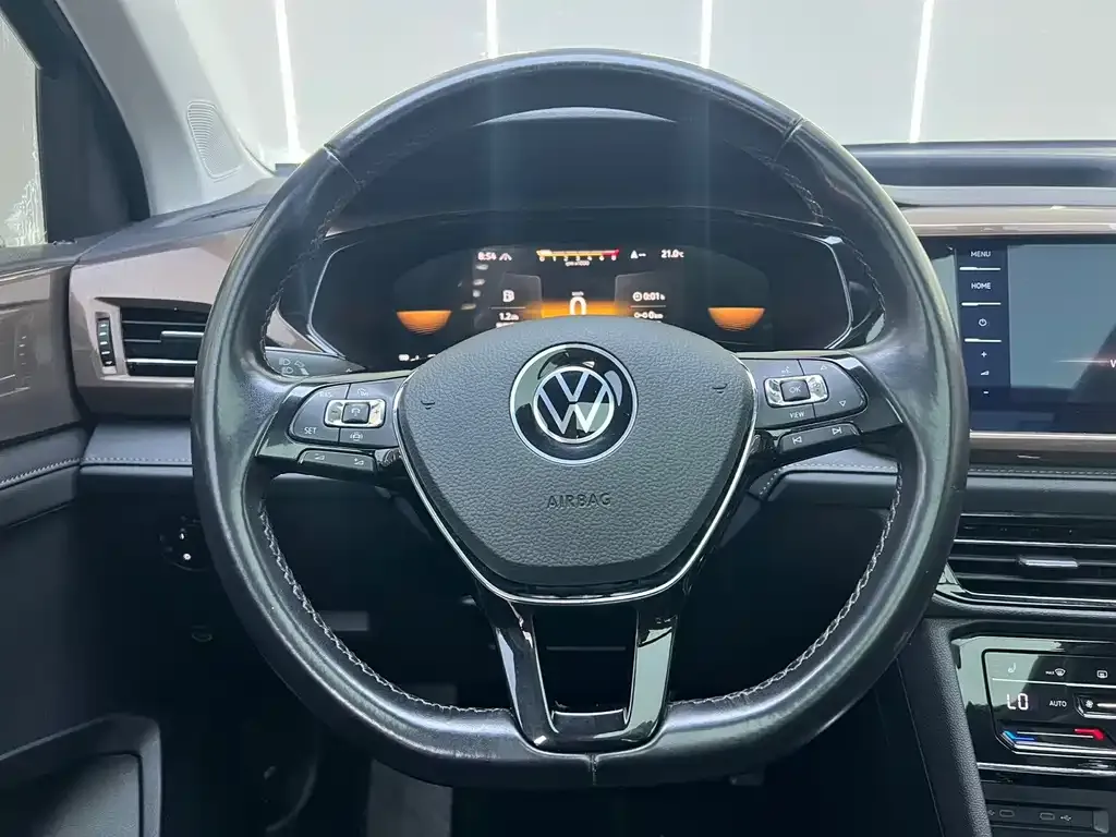 Volkswagen Tharu — фото 3