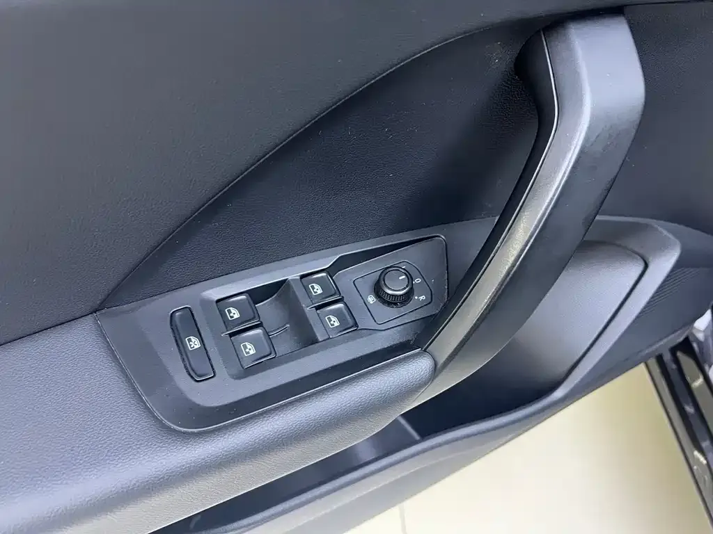 Volkswagen Tharu — фото 4