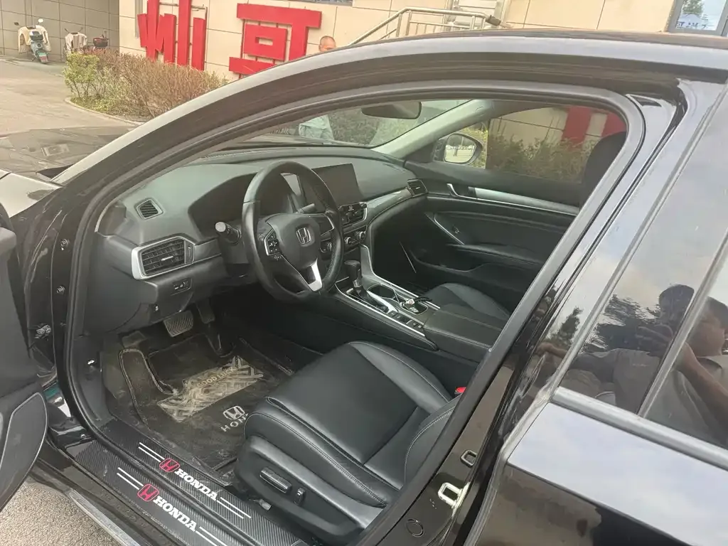 Honda Accord — фото 8