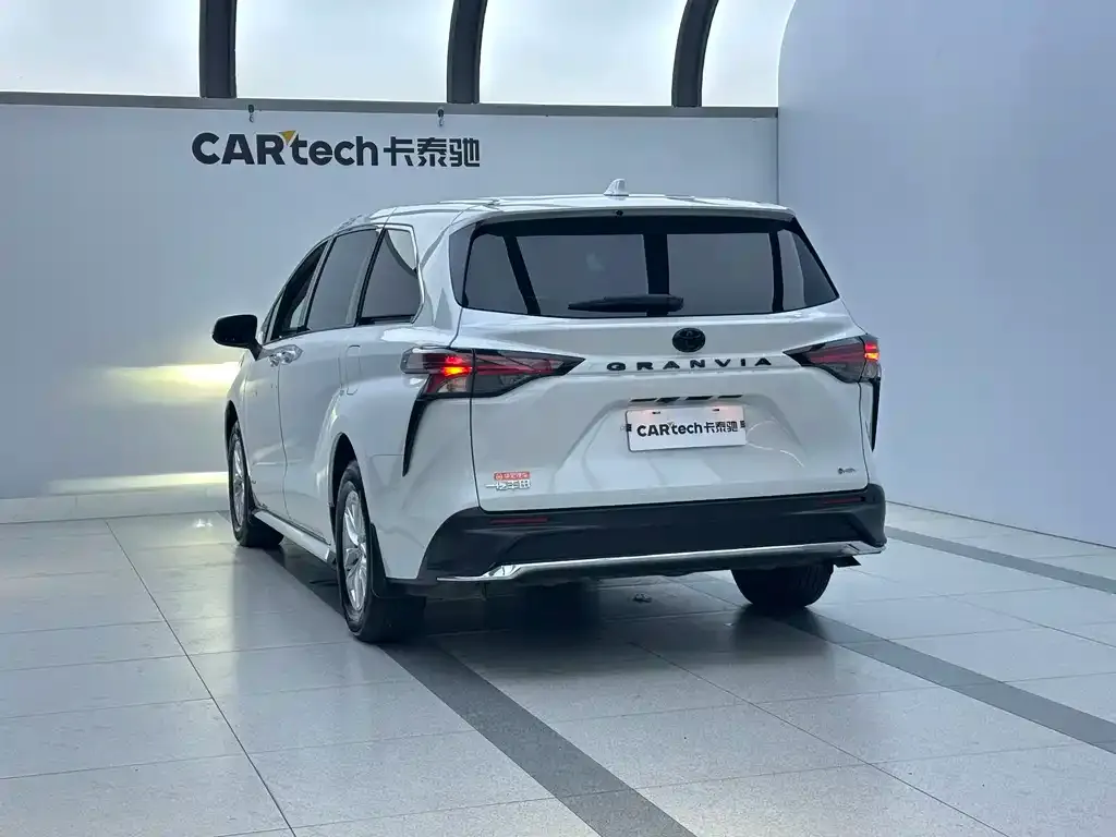 Toyota Granvia — фото 4