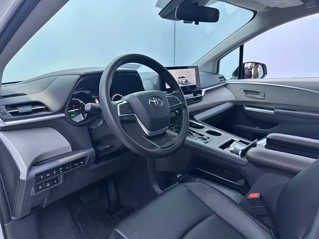 Toyota Granvia — фото 6