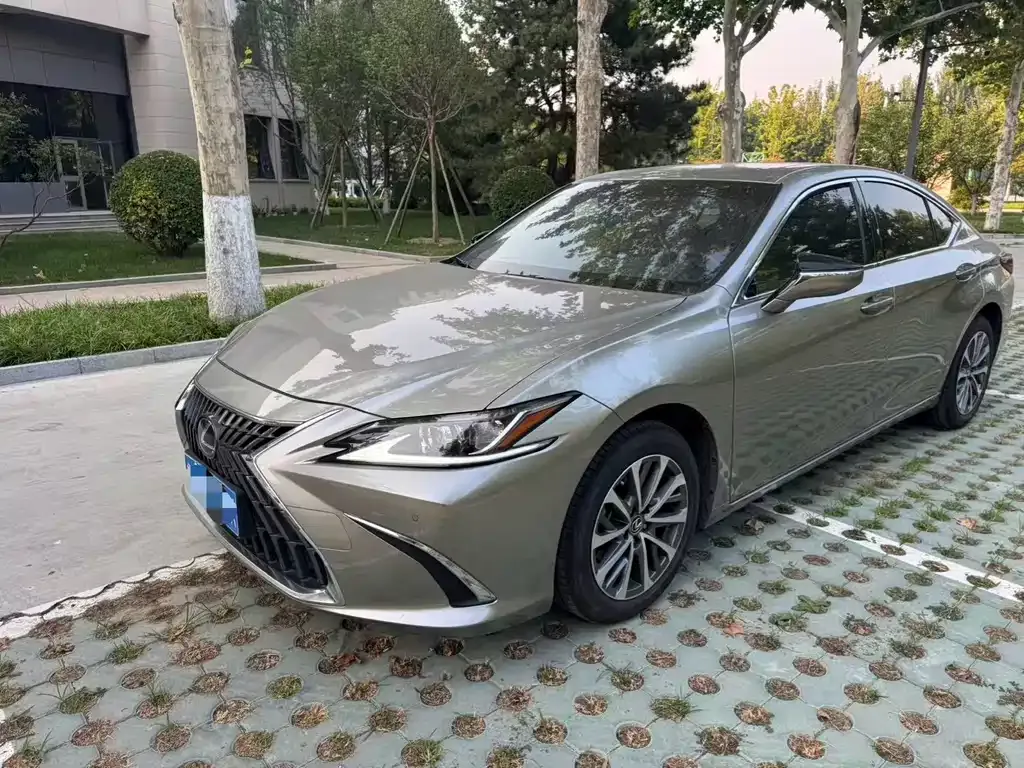Lexus ES — фото 1
