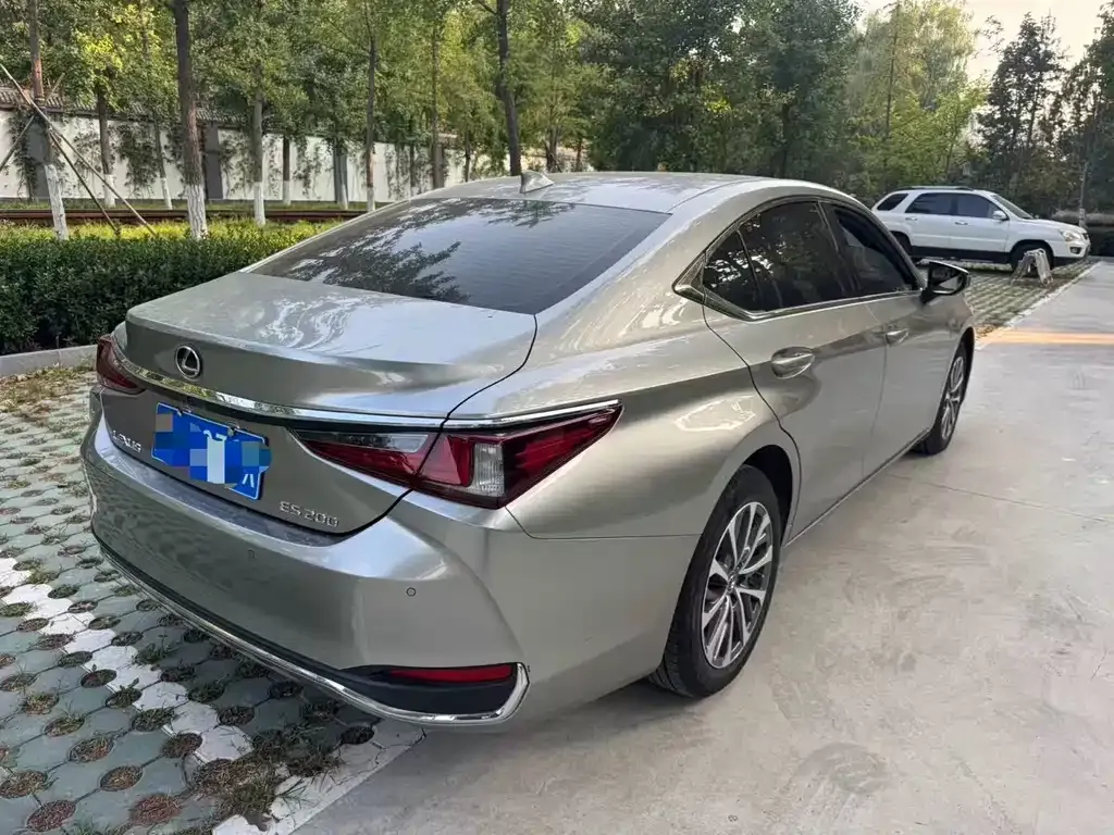 Lexus ES — фото 4