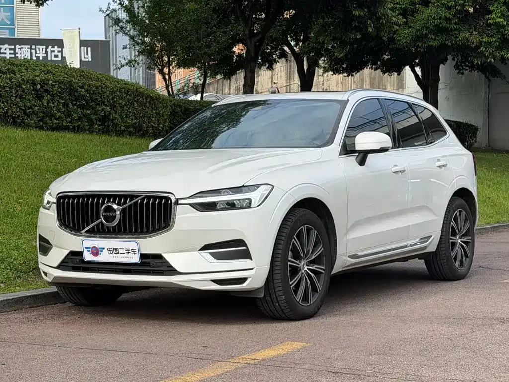 Volvo XC60 — фото 1