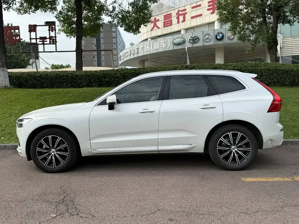 Volvo XC60 — фото 10