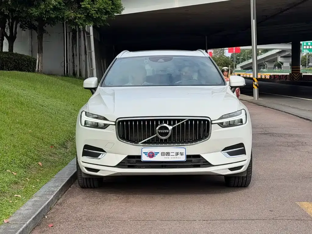 Volvo XC60 — фото 9