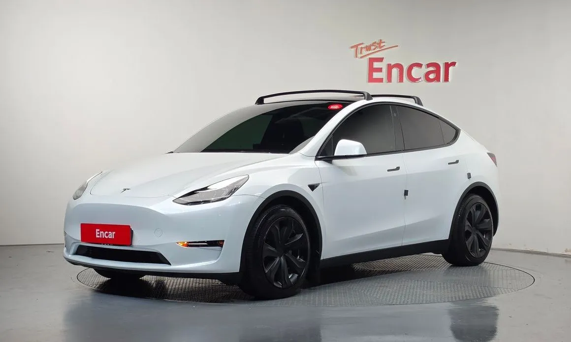 Tesla Model Y — фото 1