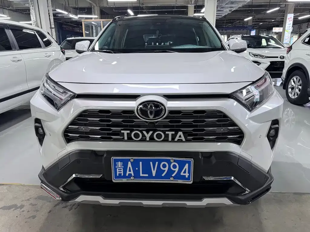 Toyota RAV4 — фото 10