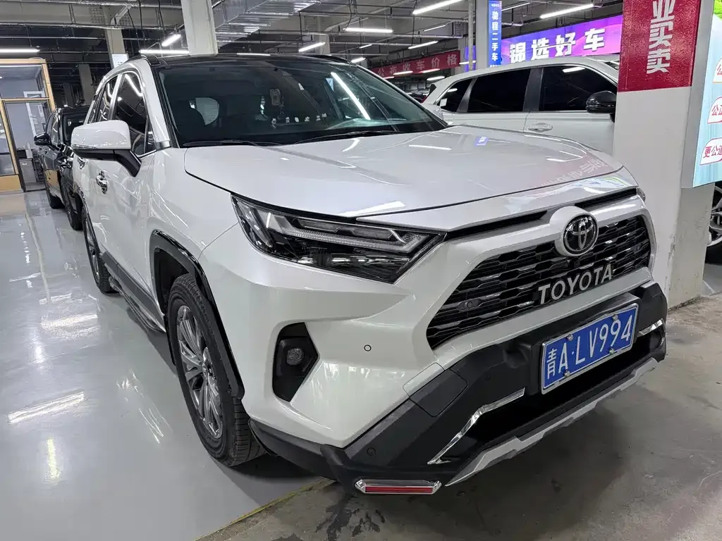Toyota RAV4 — фото 5