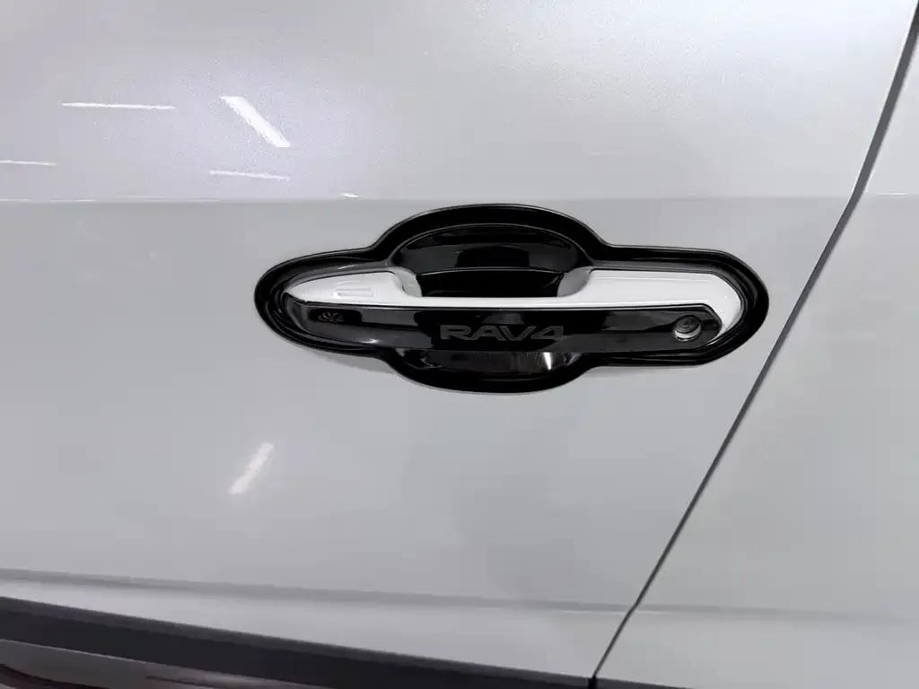 Toyota RAV4 — фото 6