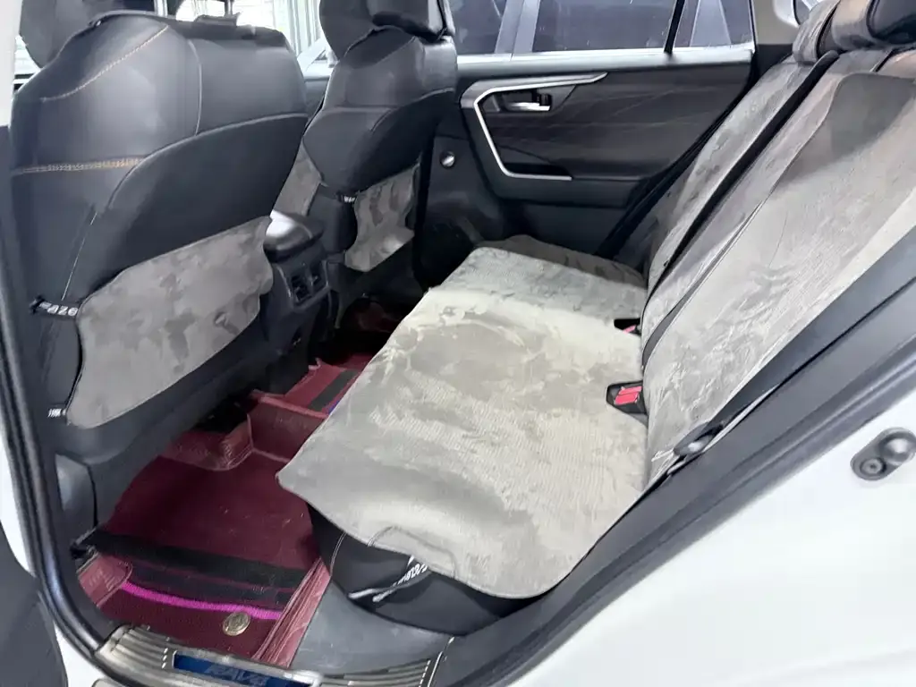 Toyota RAV4 — фото 9
