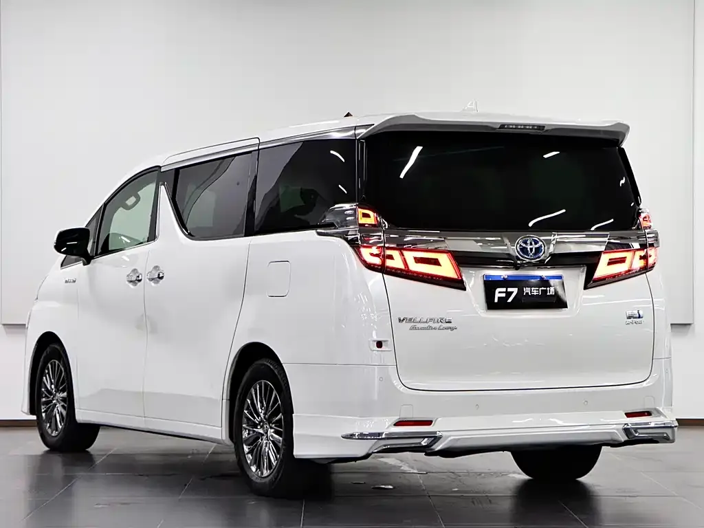 Toyota Vellfire — фото 8