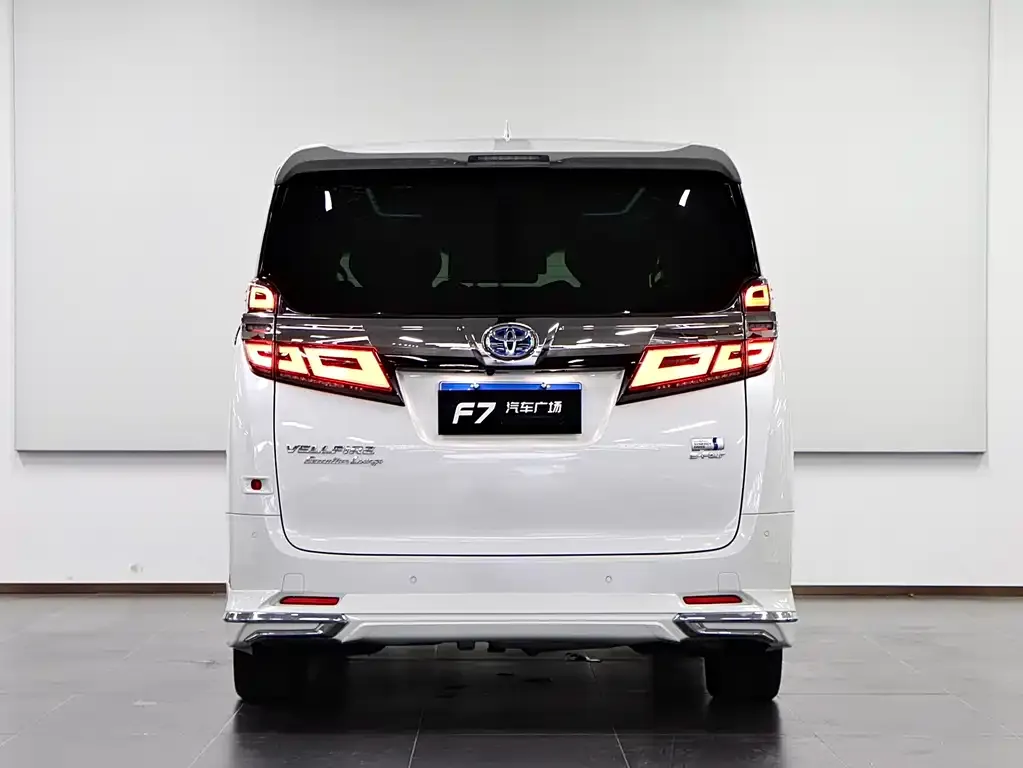 Toyota Vellfire — фото 2