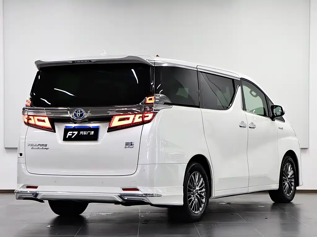 Toyota Vellfire — фото 7