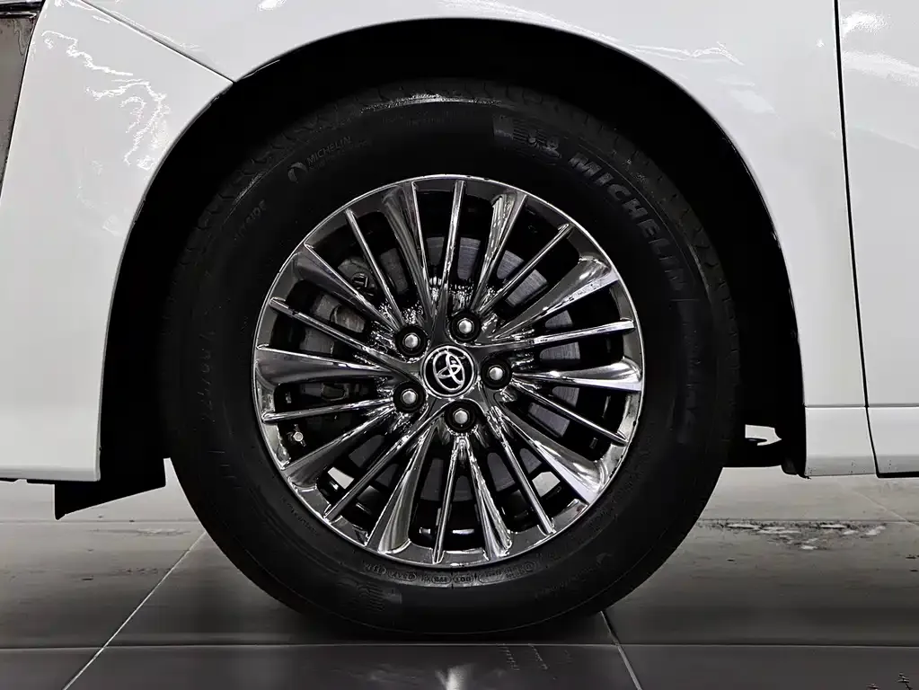 Toyota Vellfire — фото 3
