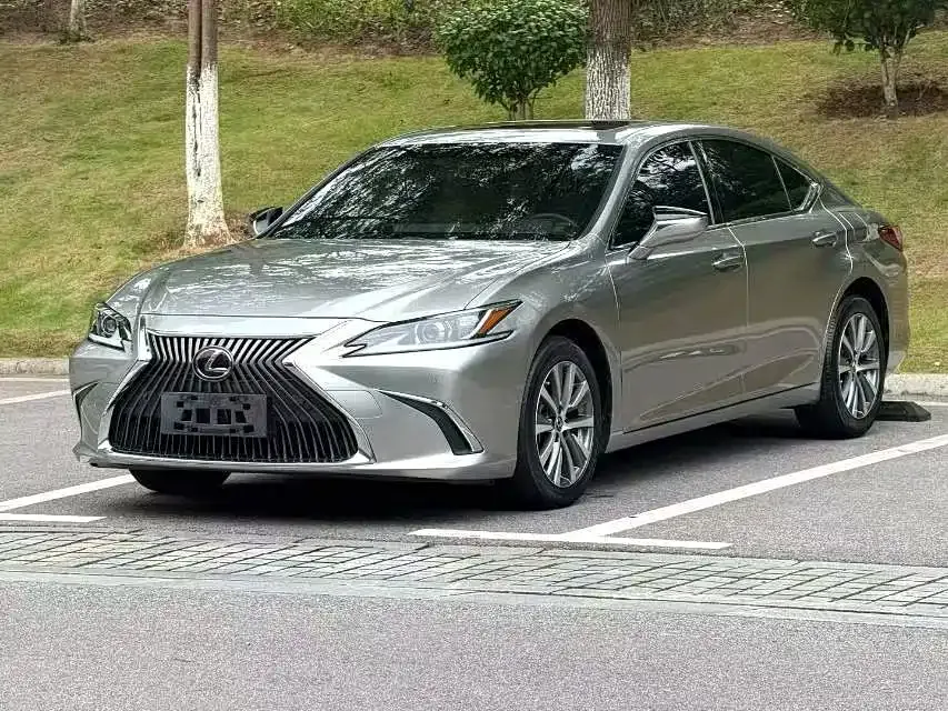 Lexus ES — фото 1