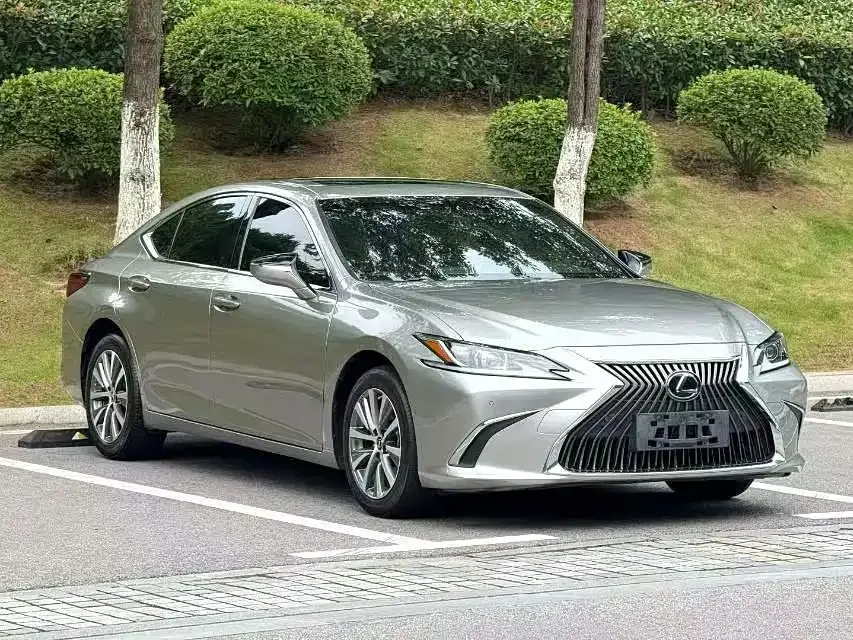 Lexus ES — фото 8
