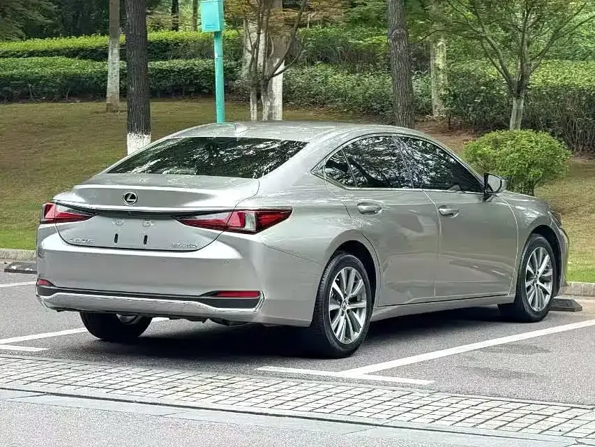 Lexus ES — фото 9