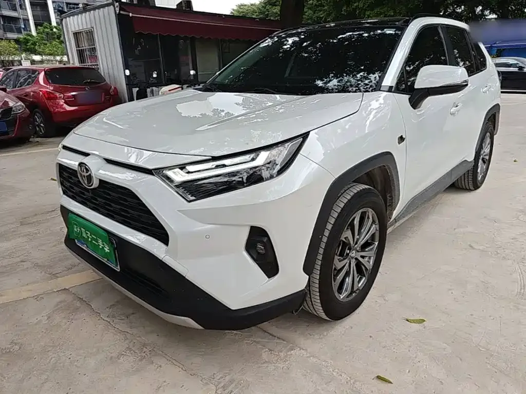 Toyota RAV4 — фото 1