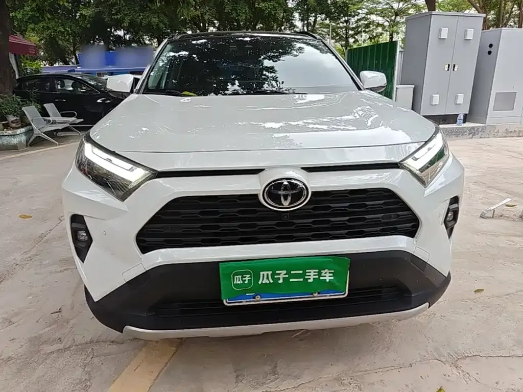 Toyota RAV4 — фото 8